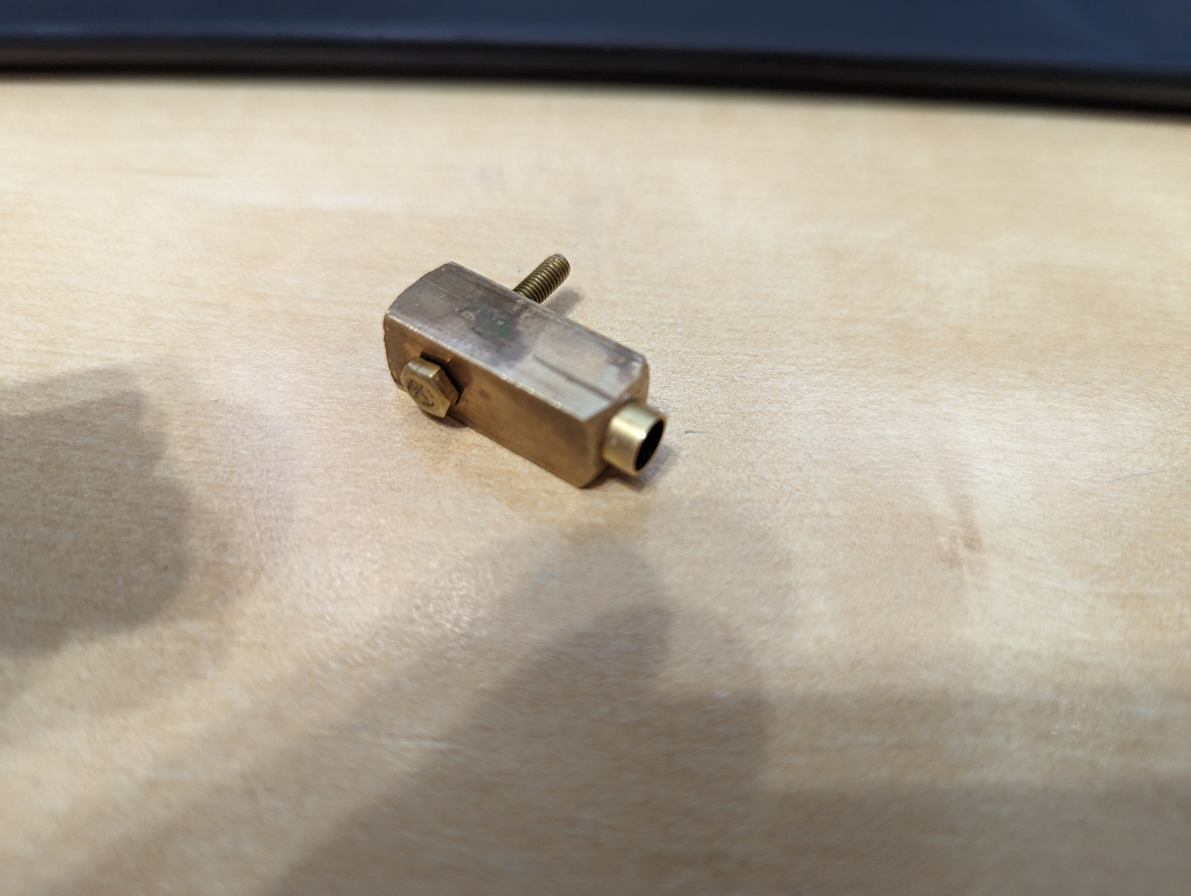 A fake banjo fitting